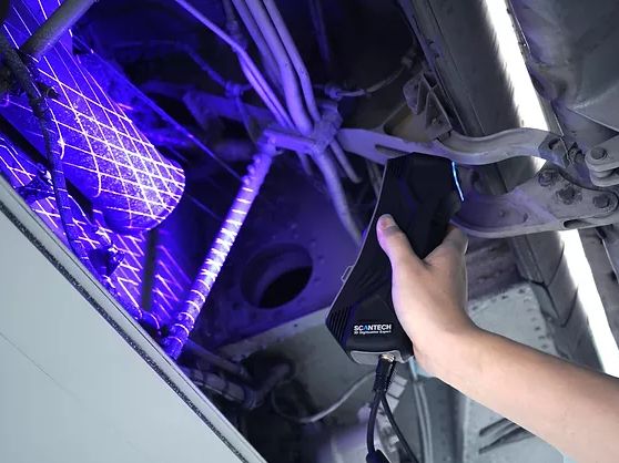 3D-Scan eines Bauteils mit Blaulaser-Handscanner